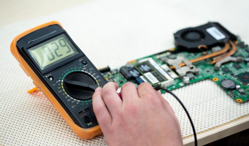 Close-up multimeter on the laptop.